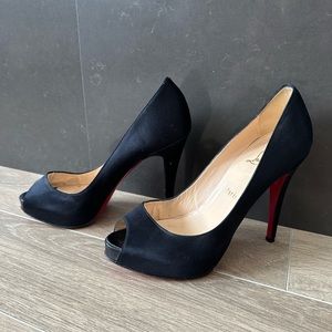 Christian Louboutin Lady Peep Satin